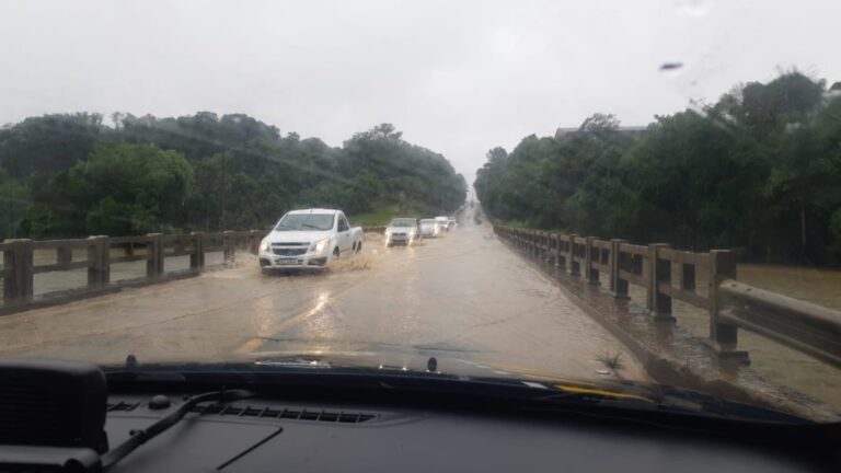 100 milímetros de chuva nesta sexta-feira em Canoinhas, contribuindo para aumentar o nível do Iguaçu