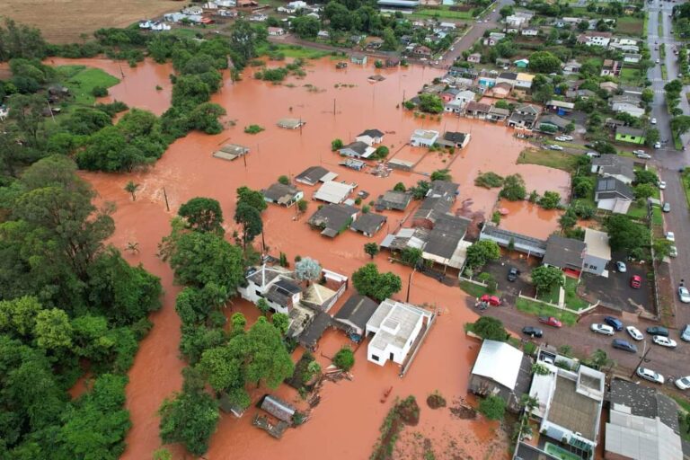 Defesa Civil do Paraná alerta sobre doenças causadas pelas enchentes