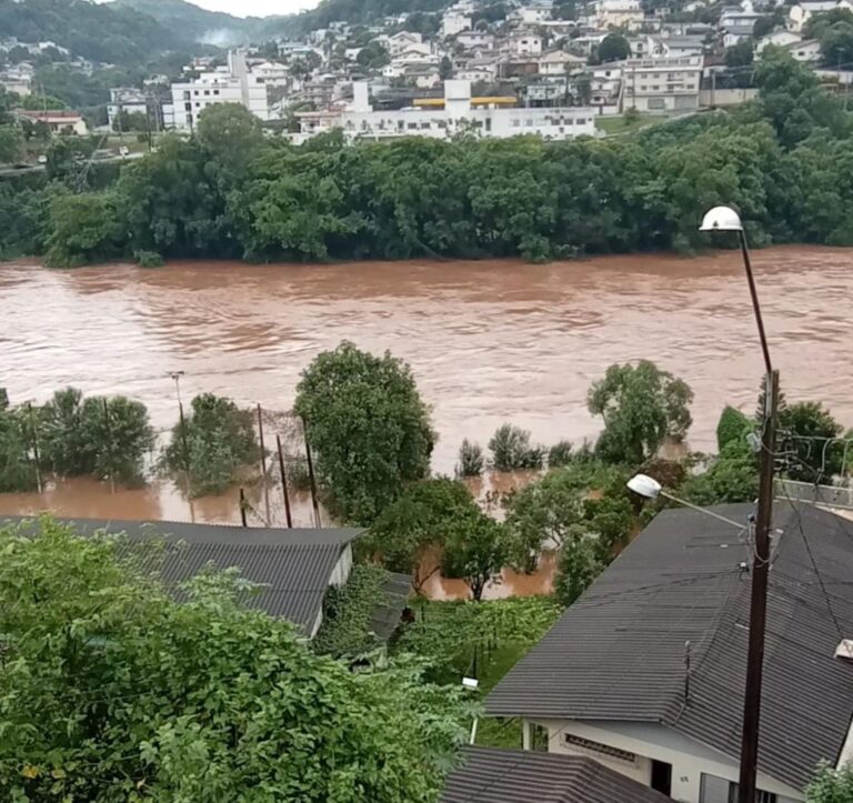 Rio do Peixe deixa as cidades de Joaçaba e Herval d’Oeste em situação grave