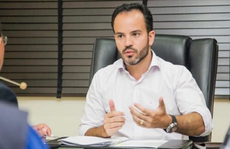 Felipe Mello, filho do governador Jorginho Mello (PL/SC) assume a Casa Civil