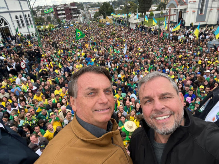 Bolsonaro recebe nesta sexta-feira (15/12/23) o título de cidadão honorário do Paraná