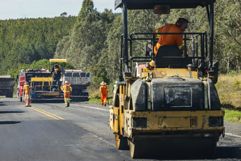 Governo do Paraná investe R$ 1,3 bilhão para garantir conservação de estradas