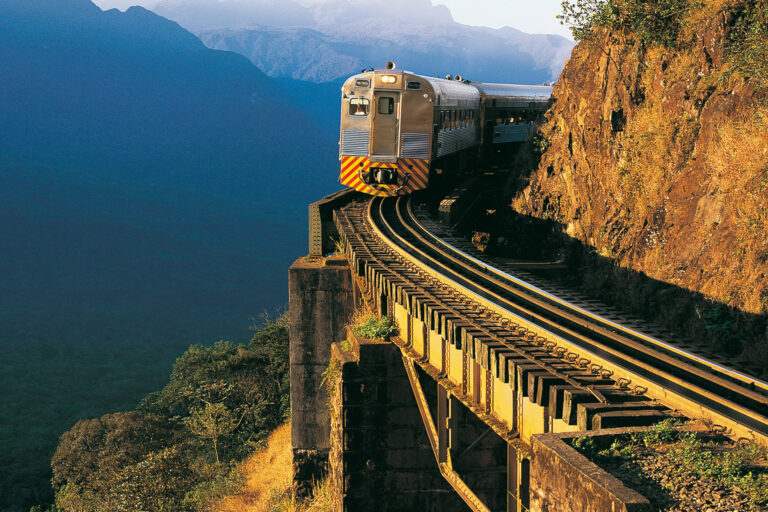 A viagem mais bonita de trem do mundo é no Paraná