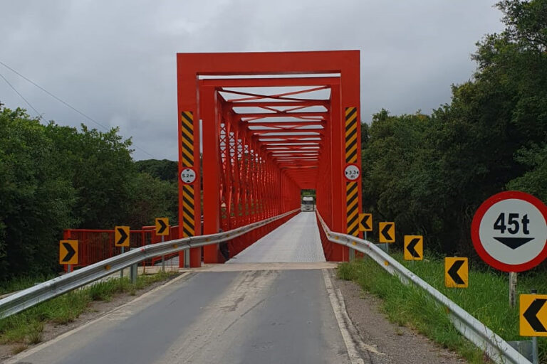 DER recupera ponte metálica em Campo do Tenente