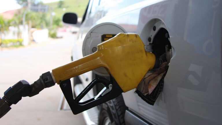 Fevereiro começa com o preço da gasolina e do combustível e do gás mais caros