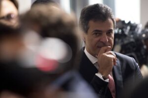 Ministro do STF nega recursos do MPPR e Beto Richa segue livre do Quadro Negro