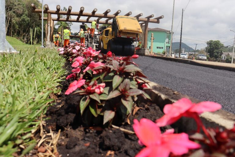 No último ano de sua quarta gestão, prefeito Eliseu Mibach retoma várias obras