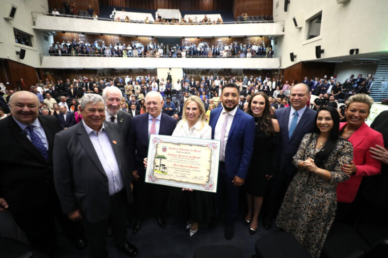 Catarinense Cida Borghietti, ex-governadora, é cidadã honorária do Paraná