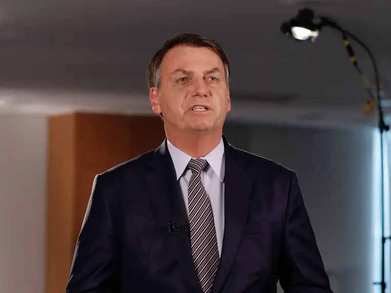 Depois de internado com erisipela, Jair Bolsonaro é transferido para Brasília