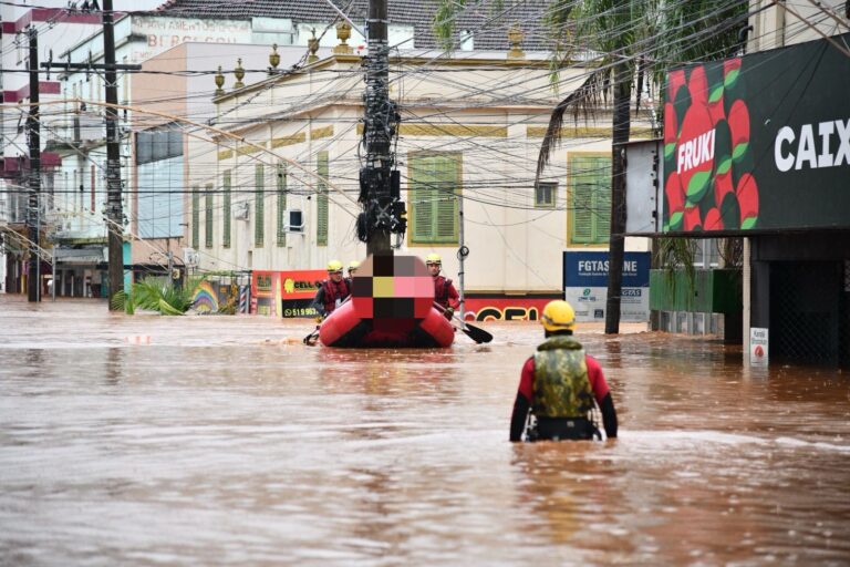 Bombeiros de Santa Catarina seguem atuando no atendimento à população gaúcha