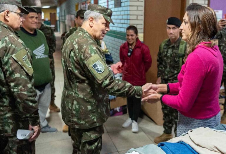 Comandante do Exército inspeciona ações do Exército no Rio Grande do Sul