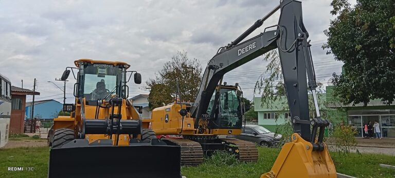 Prefeitura de Matos Costa compra equipamentos para obras rodoviárias