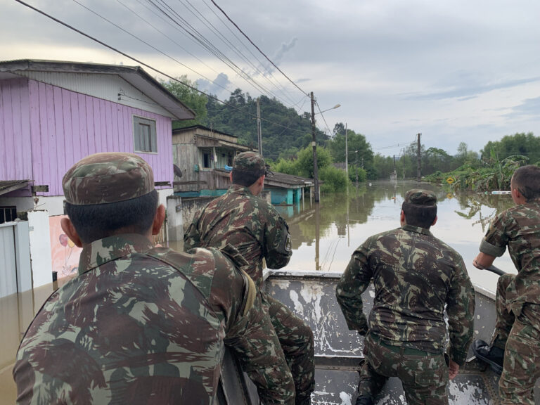 Efetivo e militares e equipamentos do 5º BE Cmb Bld já estão no Rio Grande do Sul