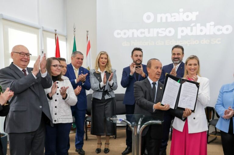 Governador Jorginho lançou edital para o maior concurso da educação