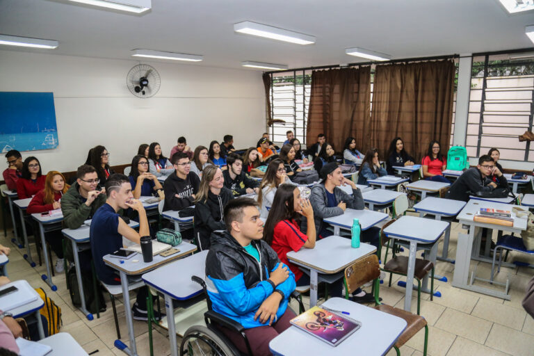 Governador Ratinho Junior já sancionou a lei que cria o programa ‘Parceiro da Escola’