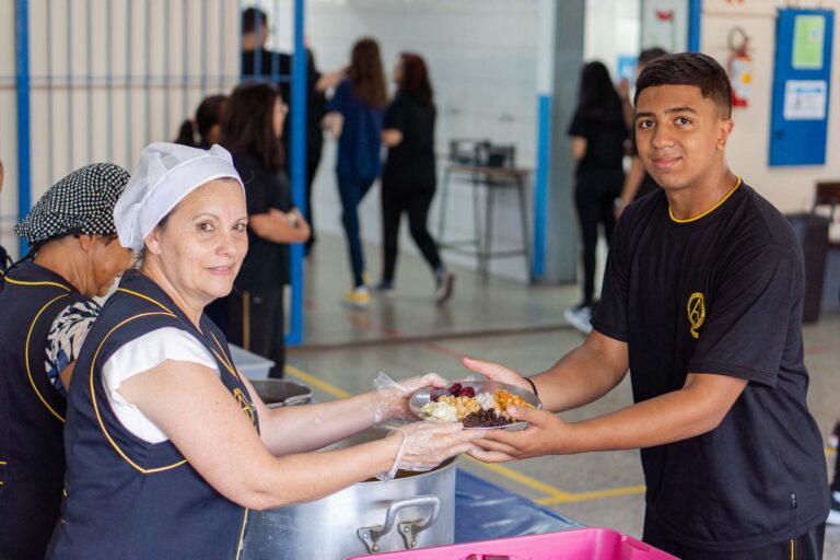 Arroz e feijão orgânicos, alimentos mais saudáveis para os alunos do Paraná