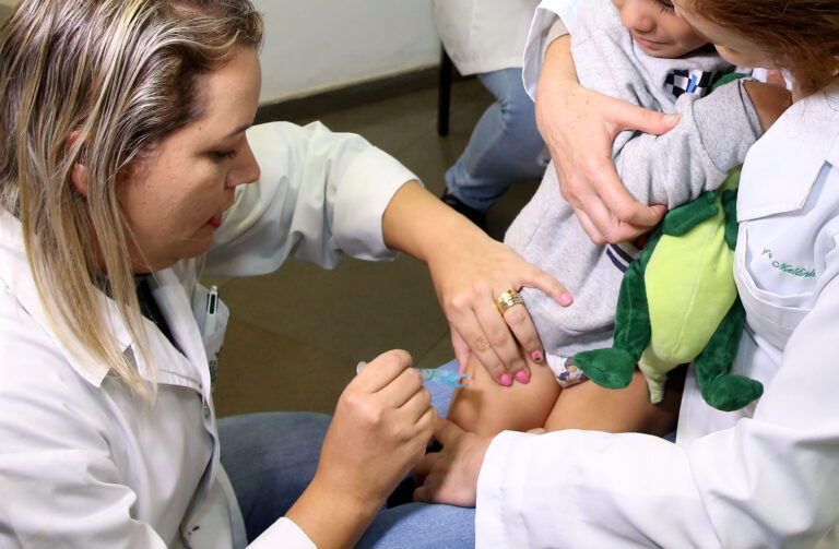 Nas férias a importância do cuidado com a vacinação das crianças